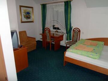 Фото номера Двухместный номер с 2 отдельными кроватями Отель Hotel Korona г. Слубице 10