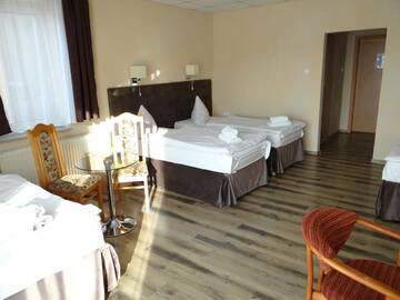 Фото номера Четырехместный номер Отель Hotel Relax г. Слубице 6