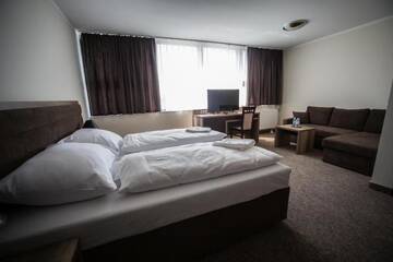Фото номера Двухместный номер Делюкс с 2 отдельными кроватями Отель Hotel Cargo г. Слубице 10