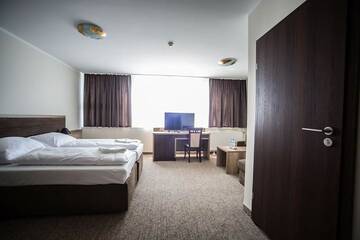 Фото номера Двухместный номер Делюкс с 2 отдельными кроватями Отель Hotel Cargo г. Слубице 2