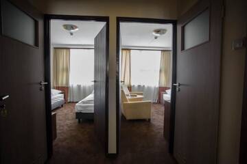 Фото номера Стандартный четырехместный номер Отель Hotel Cargo г. Слубице 4