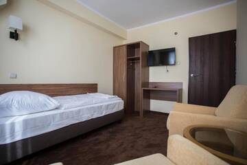 Фото номера Стандартный четырехместный номер Отель Hotel Cargo г. Слубице 2