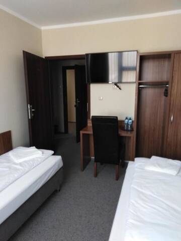 Фото номера Четырехместный номер Делюкс Отель Hotel Cargo г. Слубице 4